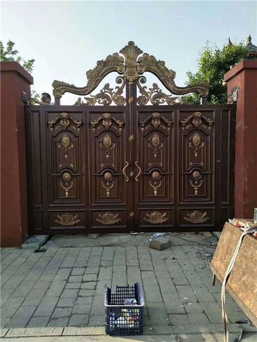 哈爾濱鋁藝大門(mén)廠(chǎng)家告訴您安裝鐵藝大門(mén)需要注意哪些問(wèn)題？