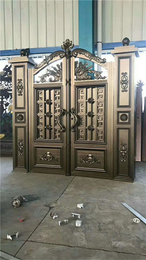 黑龍江不銹鋼門(mén)廠(chǎng)家：鐵藝制品，應(yīng)具有那些基本特點(diǎn)？